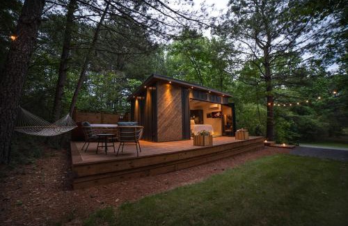 Guntersville House | Glamping cottage with glass front and hot tub!