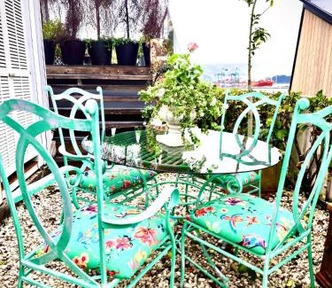 Lyttelton Apartment | Glamping in Luxury at Little Lytelton Boatique House