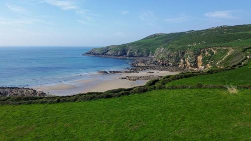 Cylch-Y-Garn House | Glan Yr Afon