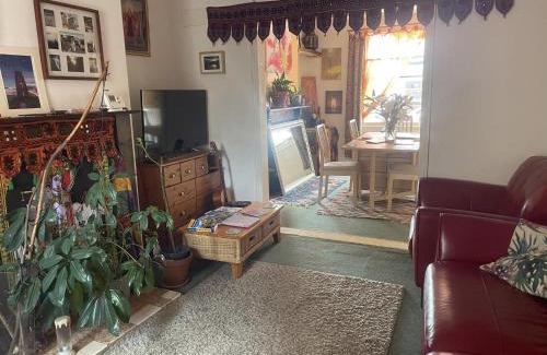 Glastonbury House | Glastonbury Charm - Cozy 2 Bedroom House