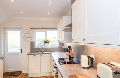 Newbridge Cottage | GLEBE COTTAGE, pet friendly, character holiday cottage in Lochmaben