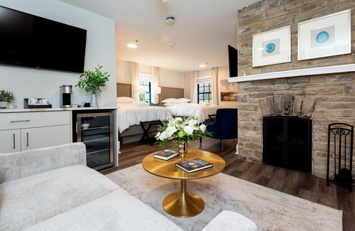 Erin Mills Hotel | Glenerin Inn