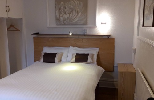 Leicester House | Glenfield Lodge Guest House