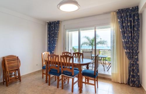 Playa de Almarda House | Global Properties, Adosado en primera linea de playa con vistas al mar