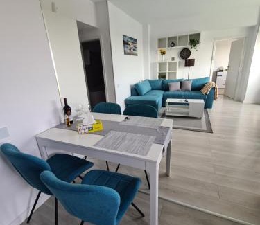 Sector 6 Apartment | Global Residence Lake View