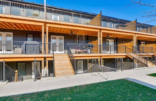 Walkerville Apartment | GLOBALSTAY. Unique New Townhomes for 16 Guests. HOT TUB, BBQ