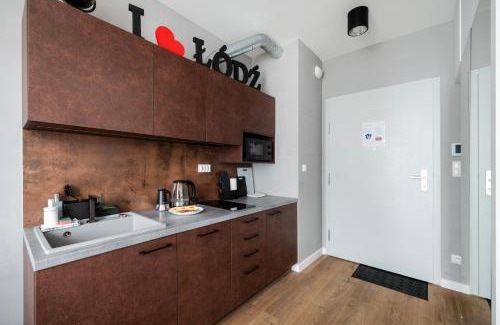 Srodmiescie Apartment | Globtroter Chic Harmony Studio by BookingHost