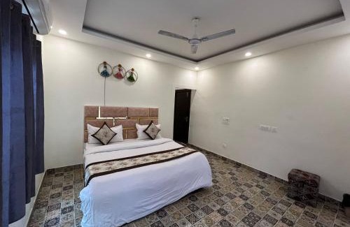 Noida House | GoBravo 71- 2BHK Farm with Pool & Garden Sector 150 Noida