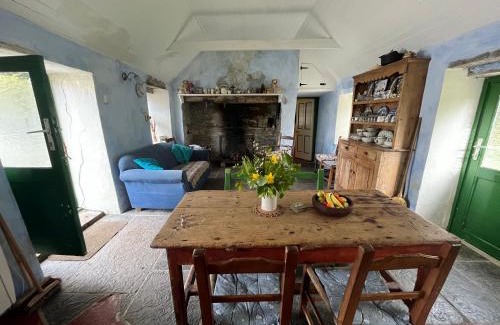 Creegh House | -Going back in time- 200 year old farmhouse