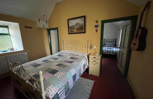 Creegh House | -Going back in time- 200 year old farmhouse