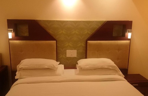 Chithirapuram Hotel | Gokulam Park Munnar