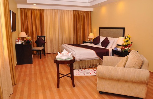 Navalur Hotel | Gokulam Park Sabari OMR Hotel
