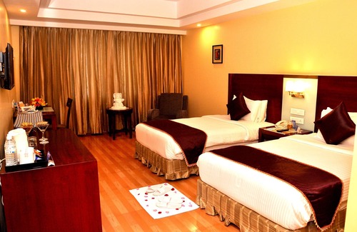 Navalur Hotel | Gokulam Park Sabari OMR Hotel