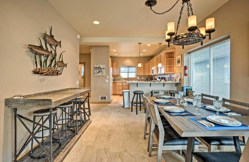 Gold Beach House | Gold Beach Townhome with Ocean Views and Sunroom!