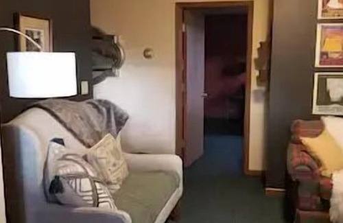 Hermosa Apartment | Gold Digger's Cottage (RC7)