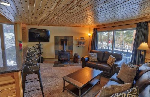 Peak 8 House | Goldcamp Launchpad Location Hike and Hot Tub