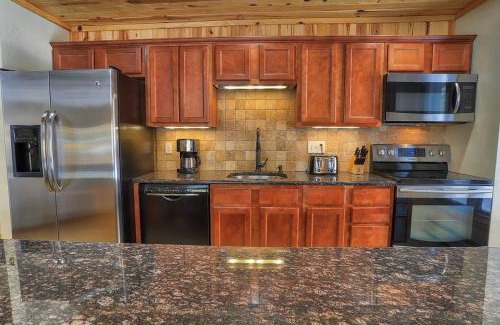 Peak 8 House | Goldcamp Launchpad Location Hike and Hot Tub