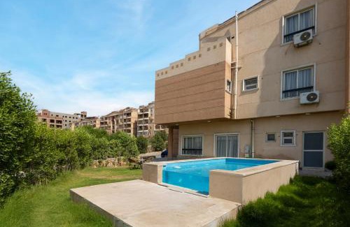 Cairo Villa | Golden 4BR Pool Villa by Travelholic