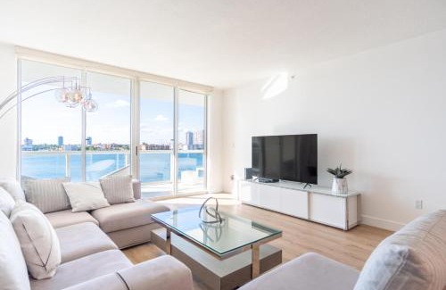 Sunny Isles Beach Apartment | Golden Bay 502