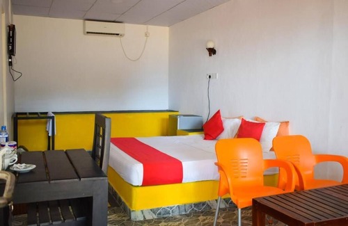 Uppuveli Hotel | Golden Beach Cottages