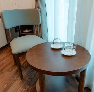 Hanoi Hotel | Golden Crown Hotel Long Bien