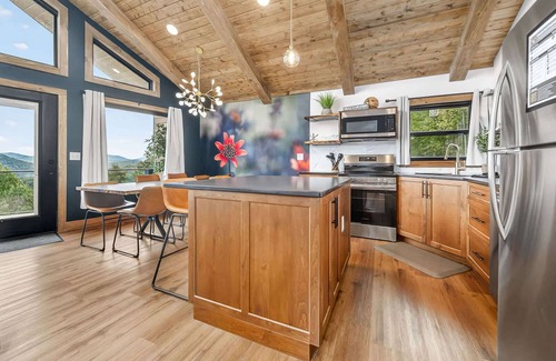 Saluda House | Golden Dawn at Saluda Mountain Retreats!