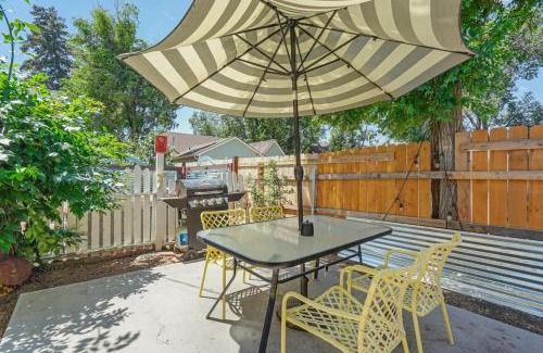 Central Colorado Springs House | Golden Grotto - Studio King BBQ Fire Pit