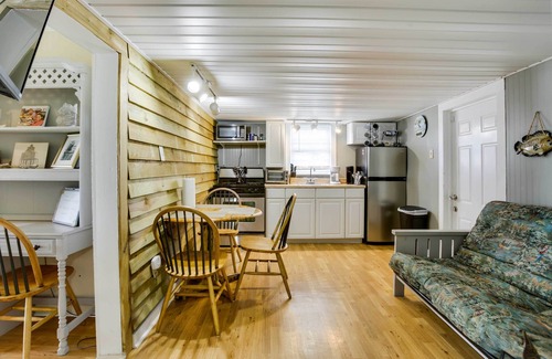 Golden Meadow Cabin | Golden Meadow Getaway: Patio, Grill, and Kayaks!