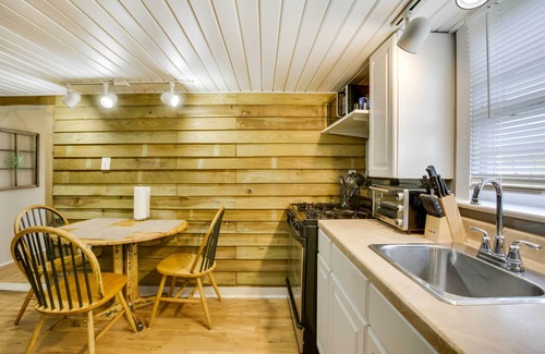 Golden Meadow Cabin | Golden Meadow Getaway: Patio, Grill, and Kayaks!