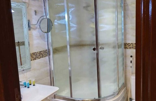 Hera Street Hotel | Golden New Hira Hotel