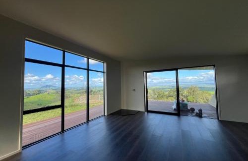 Otorohanga Villa | Golden Ridge Retreat