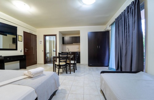 Kamisiana House | Golden Rose Suites