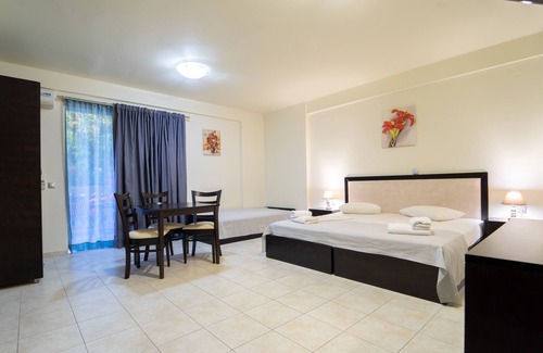 Kamisiana House | Golden Rose Suites
