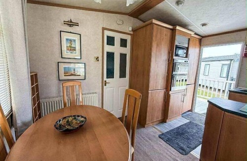 Hunstanton Cabin | Golden Sunset 2 Bedroom Caravan Pets stay Free
