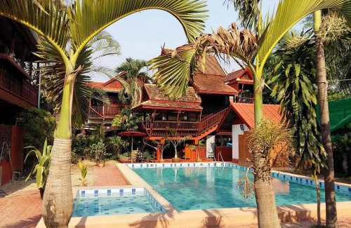 Saraphi Resort | Golden Teak Home Resort