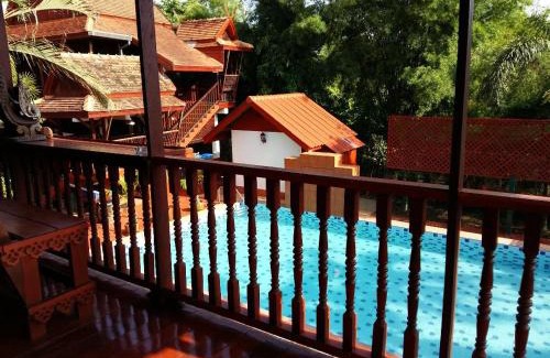 Saraphi Resort | Golden Teak Home Resort