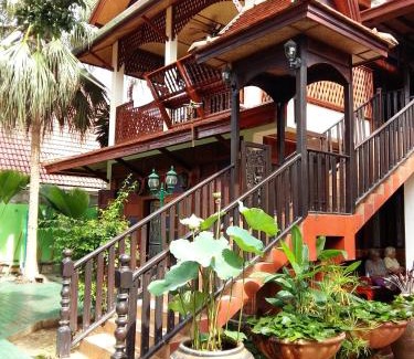 Saraphi Resort | Golden Teak Home Resort
