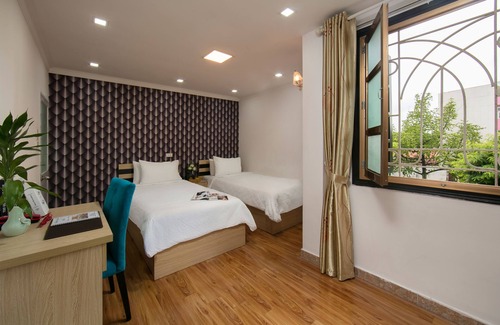 French Quarter Hotel | Golden Time Hostel