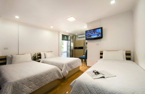 French Quarter Hotel | Golden Time Hostel