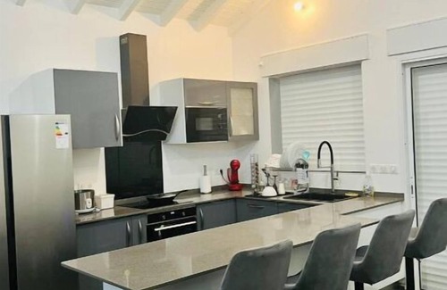 Les Abymes Villa | Golden Villa