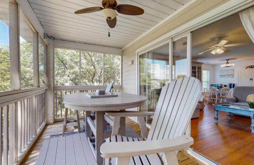 St. James Apartment | Goldenhour Unit 1006