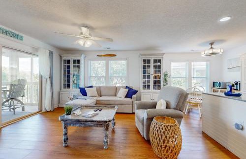 St. James Apartment | Goldenhour Unit 1006