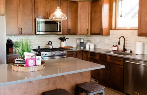 Cle Elum Cabin | Golf course view, private hot tub, close to the winery and more!