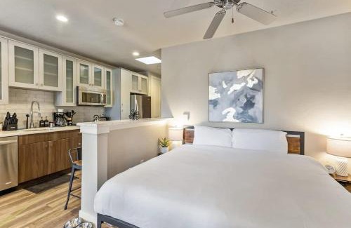 Downtown Salt Lake City Apartment | Golf Simulator Delta Salt Palace Gym King Bed