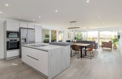 Musselburgh Apartment | Golf View Garden Apartment with Hot Tub