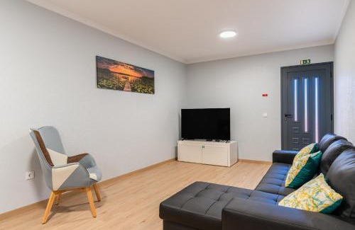 Lombo do Doutor House | Goncalves House - AC and private parking