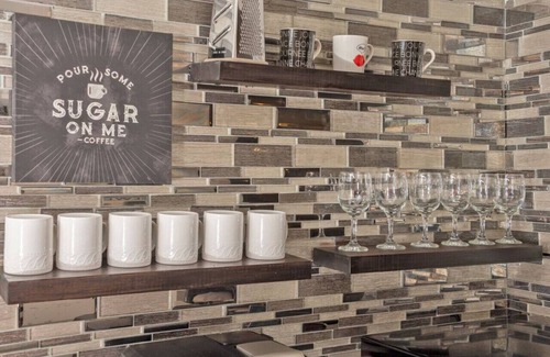 Milwood House | 'Good Vibes Roll' Pet-friendly! Near Domain!