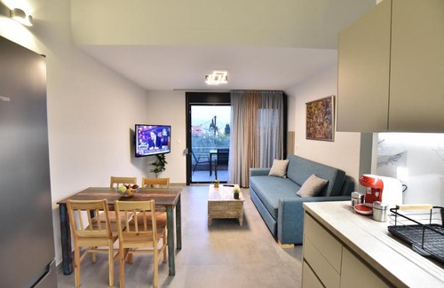 Nea Iraklitsa Apartment | Good Vibes Suite