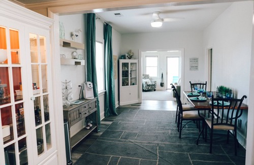 Willoughby Spit House | GORGEOUS 1920’s BEACHFRONT COTTAGE! Direct Beachfront!