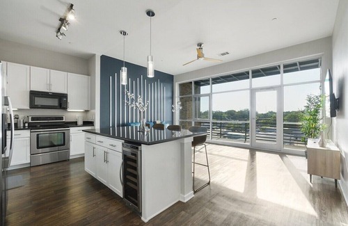 Dawson Apartment | Gorgeous 2B on South Congress w/Pool, Gym